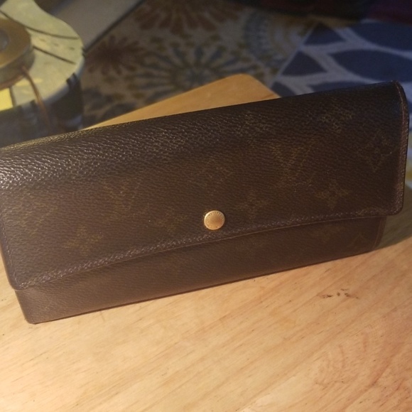 Louis Vuitton wallet - Picture 1 of 8